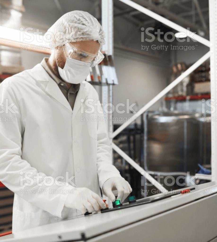 Steuerpult Lebensmittelindustrie Bild 1 Lebensmittelindustrie istockphoto-1307245353-1024x1024